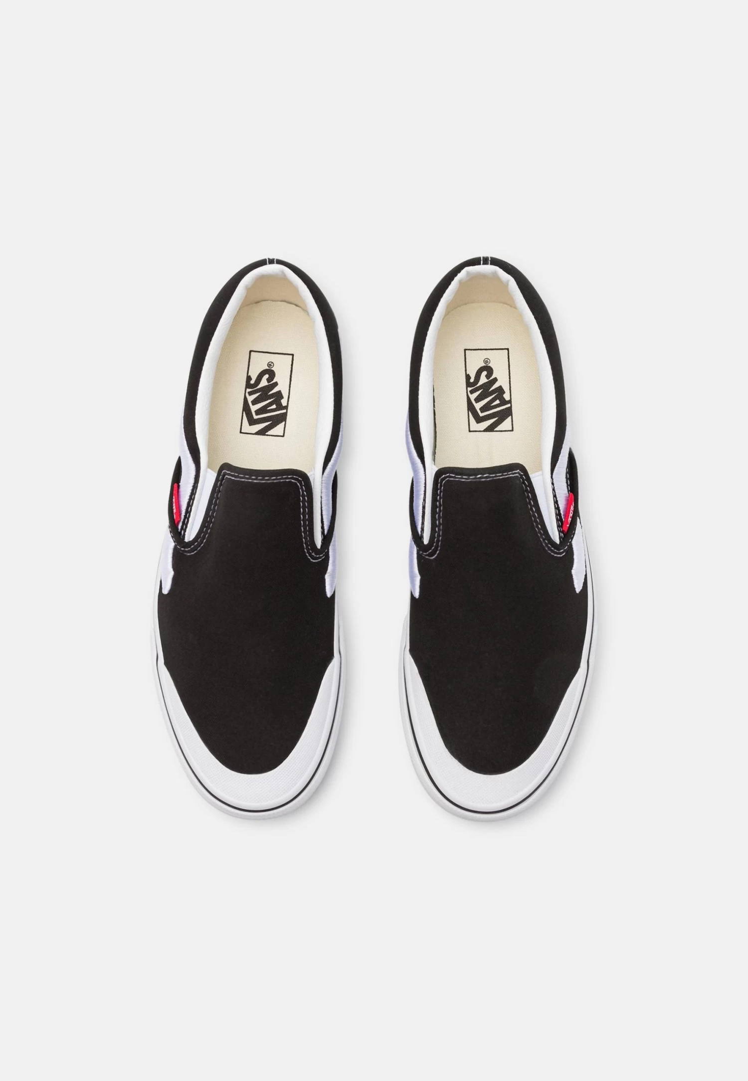 Vans Classic Slip-On Unisex - Sneakers Laag - Black/True White - Image 4