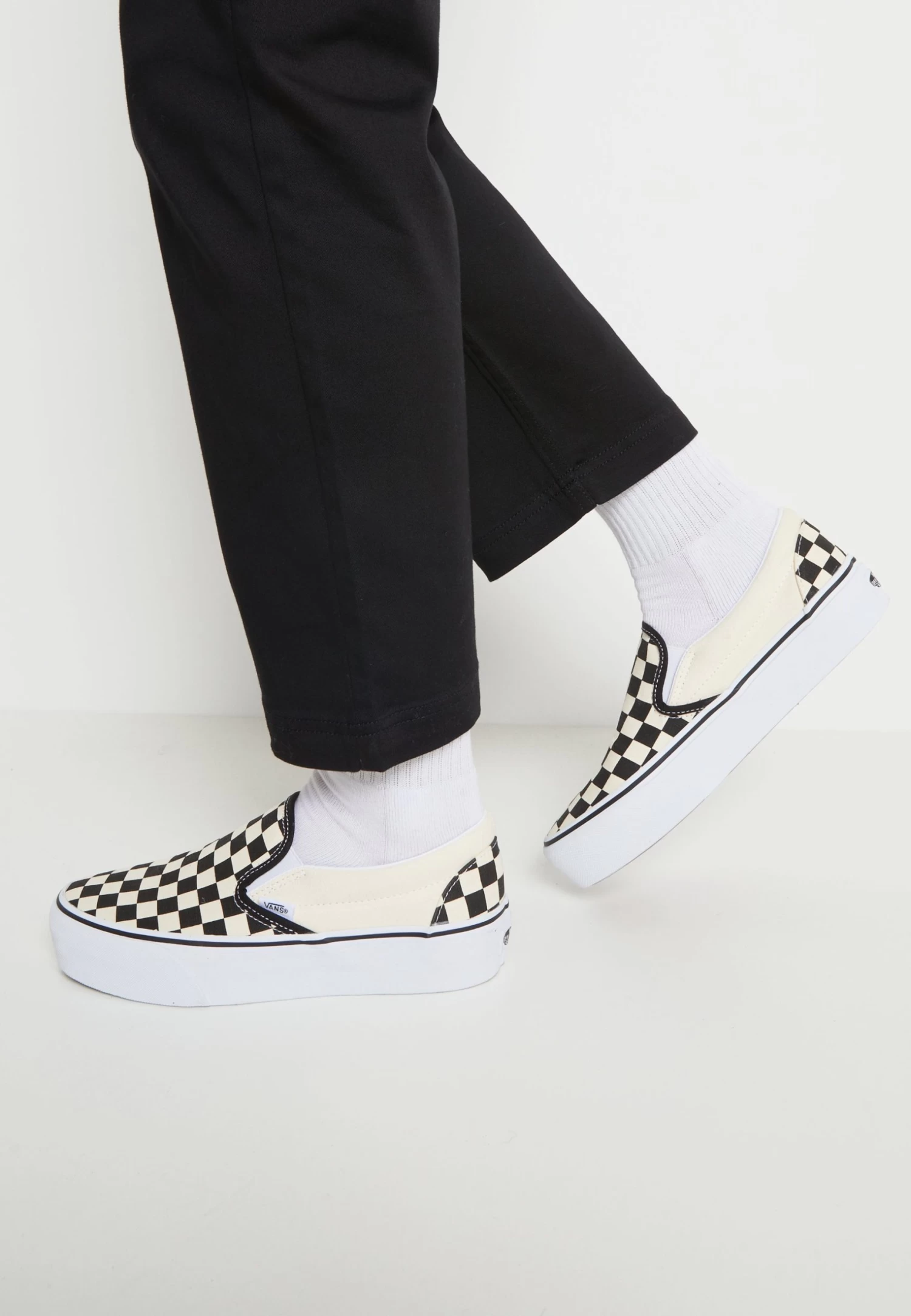 Vans Ua Classic Slip-On Platform - Instappers - Black/White - Image 3