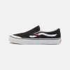Vans Classic Slip-On Unisex - Sneakers Laag - Black/True White